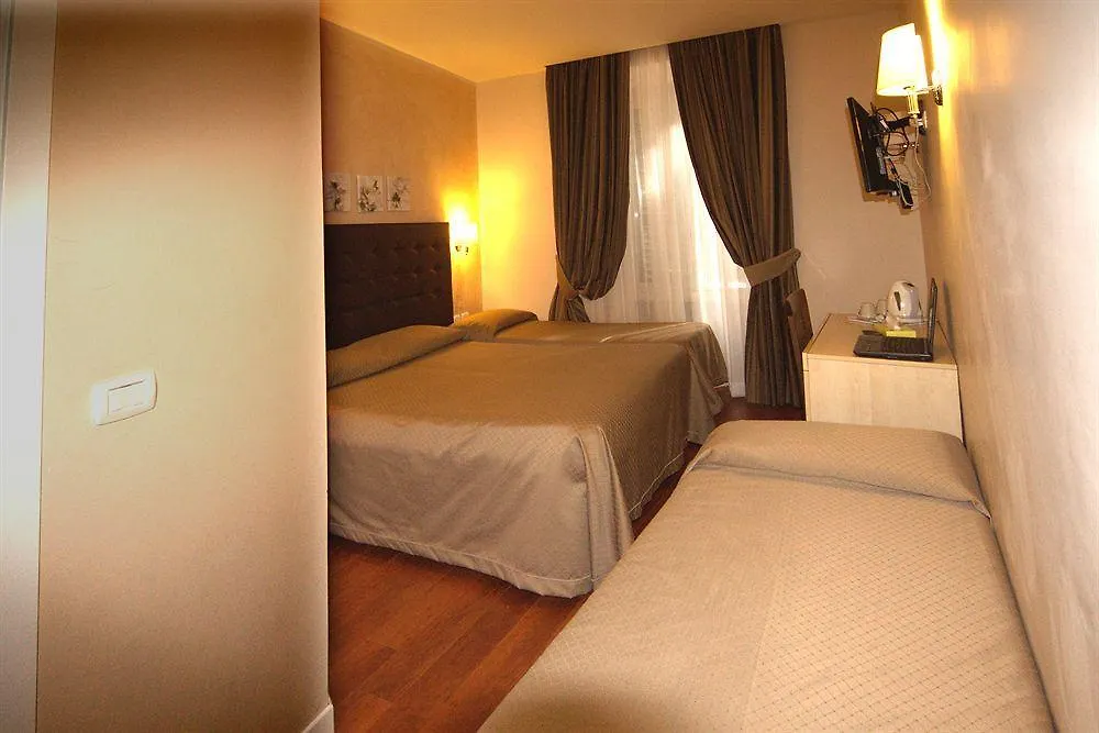 Hotel Saturnia Rome