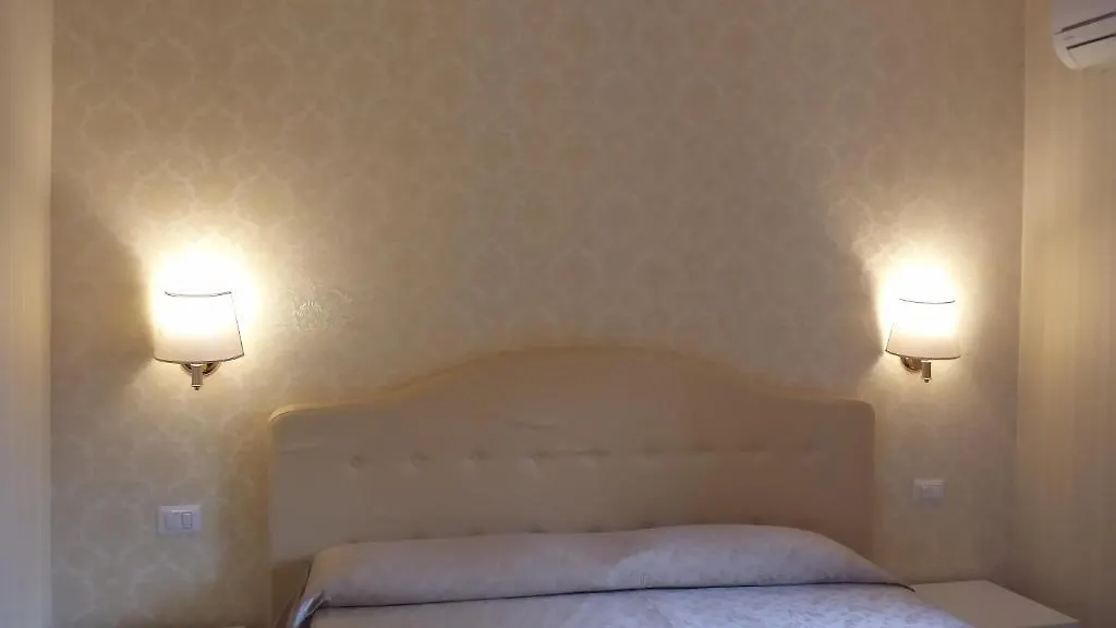 Hotel Saturnia Rome 2*,