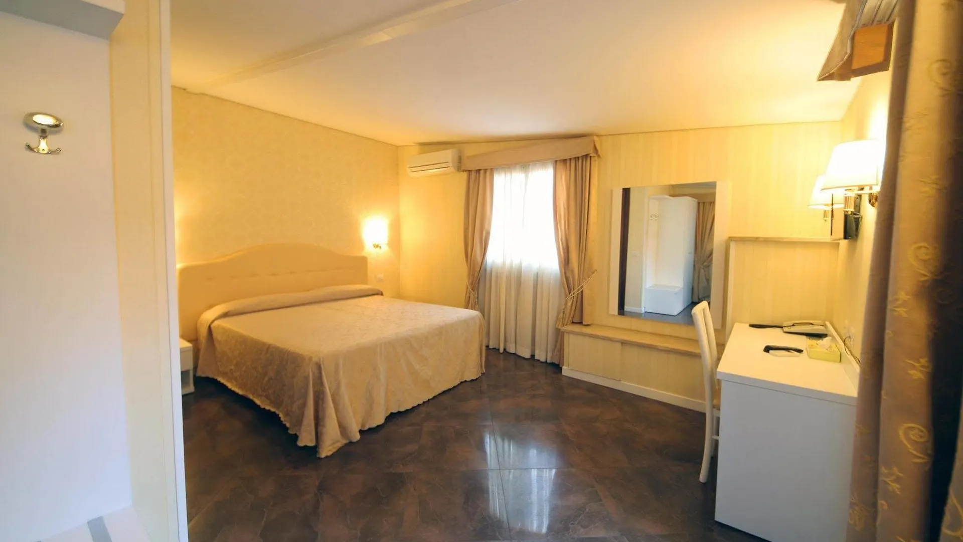 Hotel Saturnia Rome