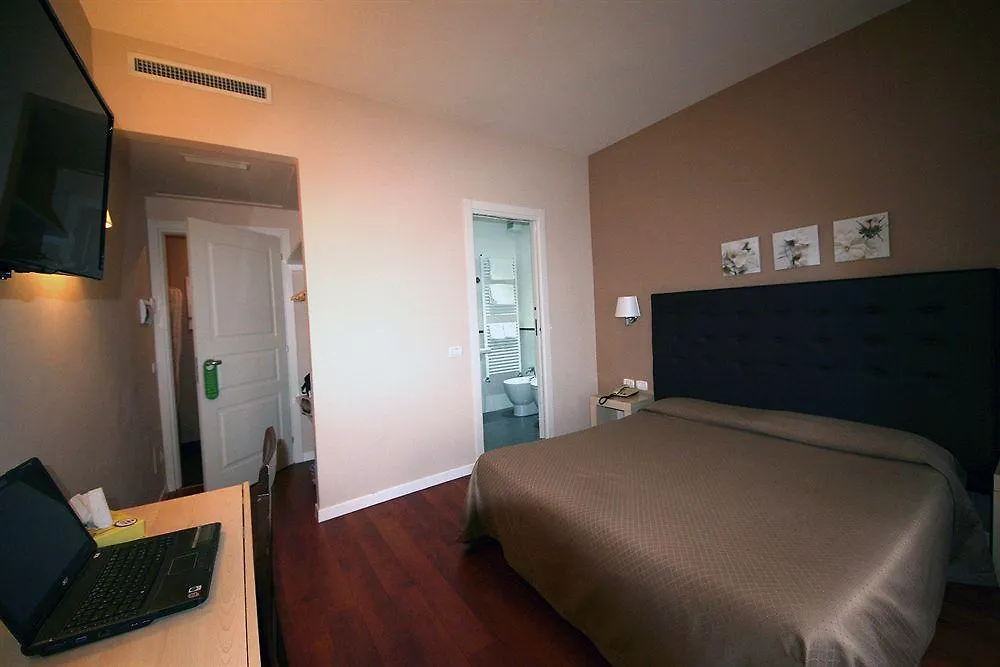 Hotel Saturnia Rom 2*,  Italien